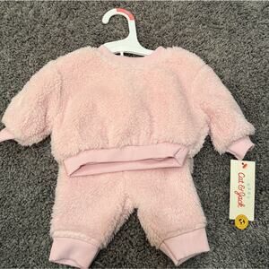 Baby Girls 2PC Pink Soft Sweatshirt & Jogger Pants, Newborn. NWT